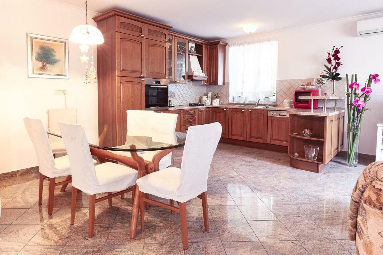 Apartment Casa Podstrana Luaran gambar